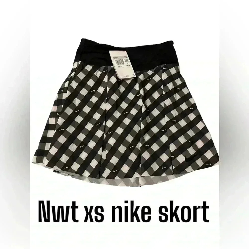 Brand new with tags Nike‎ women’s skort size XS